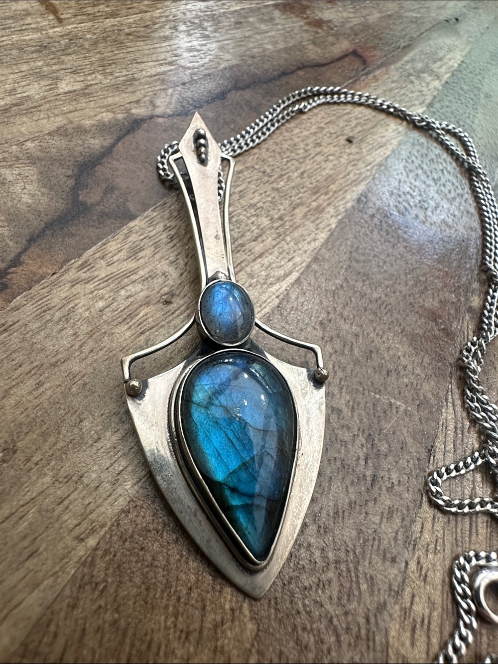 Flashy Labradorite Pendant on Nickel - Picture 3 of 4